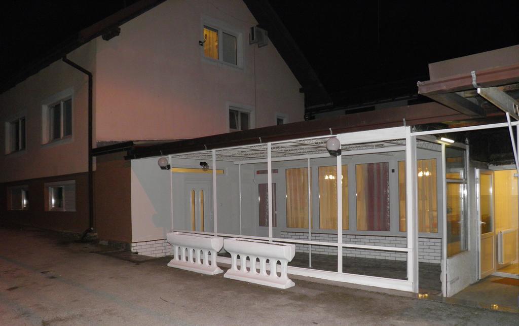 Apartman Marko Ogulin Extérieur photo